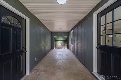 Entry Way - 759 N Hampton Rd, Springfield, OH 45504 photo 4 of 4