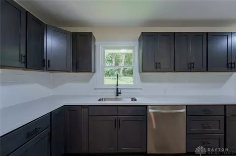 Kitchen - 759 N Hampton Rd, Springfield, OH 45504 photo 5 of 5