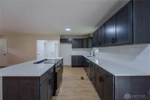 Kitchen - 759 N Hampton Rd, Springfield, OH 45504 photo 3 of 5