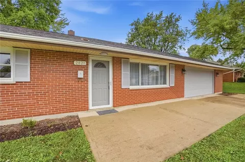 Exterior - 2821 Powhattan Pl, Kettering, OH 45420 photo 2 of 7