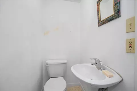 Bath - 100 Greendale Dr, Kettering, OH 45429 photo 1 of 4