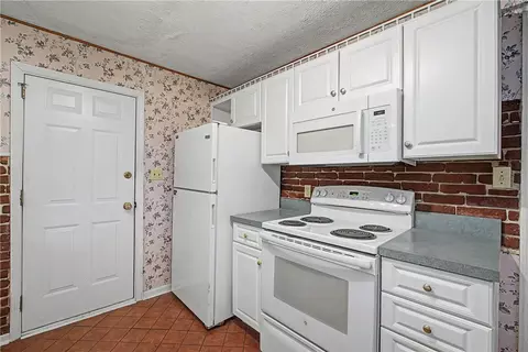 Kitchen - 100 Greendale Dr, Kettering, OH 45429 photo 3 of 4