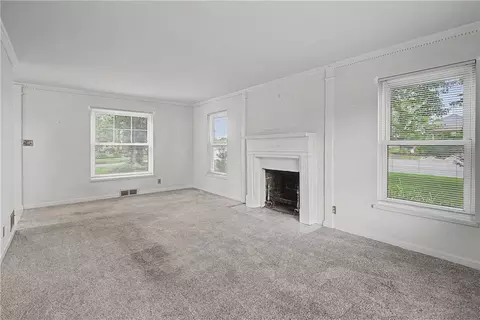 Living - 100 Greendale Dr, Kettering, OH 45429 photo 2 of 8