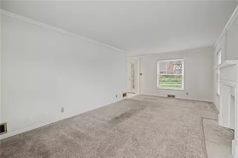 Living - 100 Greendale Dr, Kettering, OH 45429 photo 3 of 8