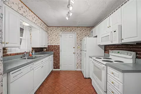 Kitchen - 100 Greendale Dr, Kettering, OH 45429 photo 1 of 4