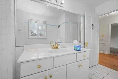 Bath - 100 Greendale Dr, Kettering, OH 45429 photo 3 of 4