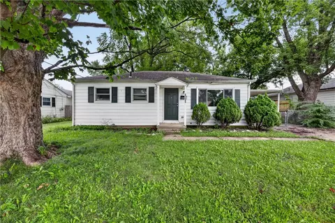5255 Ferngrove Dr, Dayton, OH 45432