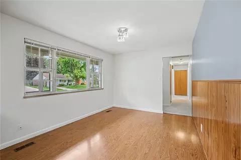 Living - 1112 Claybourne Rd, Kettering, OH 45429 photo 9 of 10