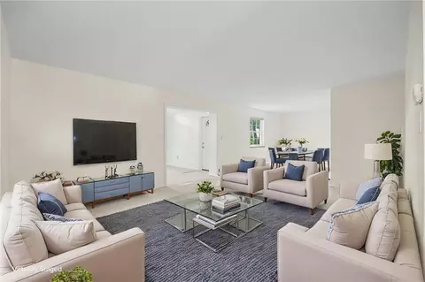 Living - 1112 Claybourne Rd, Kettering, OH 45429 photo 3 of 12