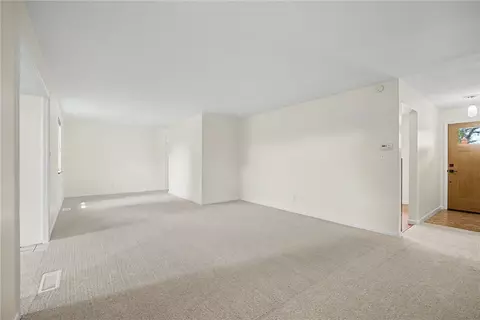 Living - 1112 Claybourne Rd, Kettering, OH 45429 photo 3 of 10