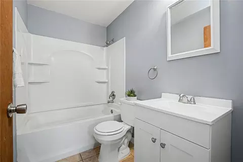 Bath - 1112 Claybourne Rd, Kettering, OH 45429 photo 2 of 2