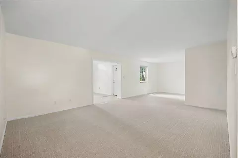 Living - 1112 Claybourne Rd, Kettering, OH 45429 photo 2 of 10