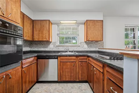 Kitchen - 1112 Claybourne Rd, Kettering, OH 45429 photo 2 of 4