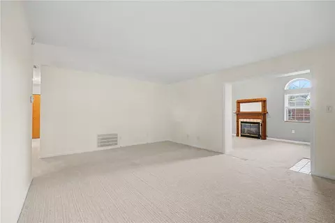Living - 1112 Claybourne Rd, Kettering, OH 45429 photo 4 of 10