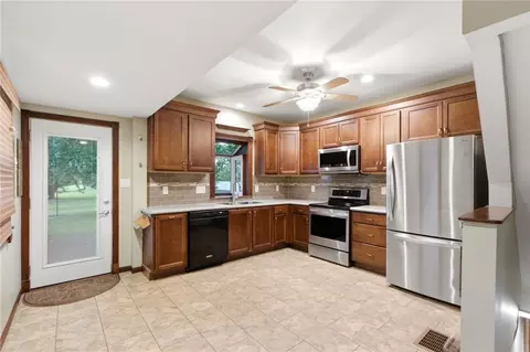 Kitchen - 1733 Aero Ave, Kettering, OH 45429 photo 2 of 3