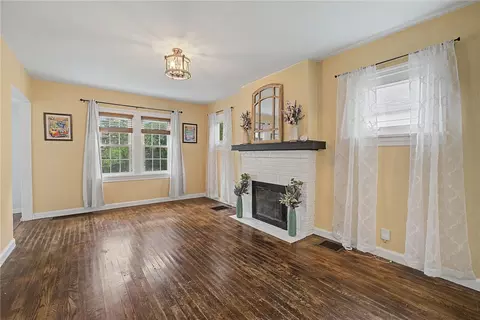 Living - 516 Monteray Ave, Kettering, OH 45419 photo 3 of 4
