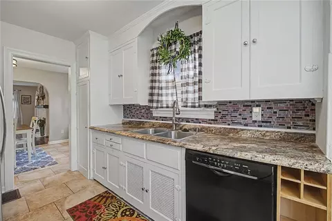 Kitchen - 516 Monteray Ave, Kettering, OH 45419 photo 2 of 2