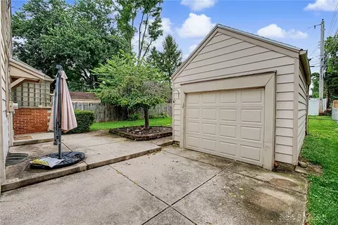 Exterior - 516 Monteray Ave, Kettering, OH 45419 photo 5 of 14