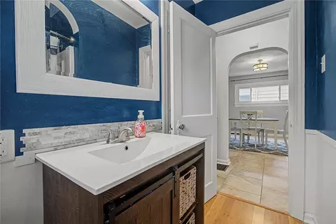 Entry Way - 516 Monteray Ave, Kettering, OH 45419 photo 5 of 7