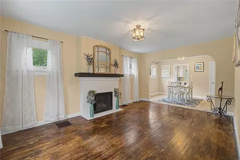 Living - 516 Monteray Ave, Kettering, OH 45419 photo 1 of 4