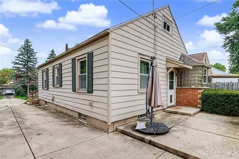 Exterior - 516 Monteray Ave, Kettering, OH 45419 photo 6 of 14