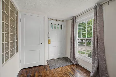 Entry Way - 516 Monteray Ave, Kettering, OH 45419 photo 1 of 7
