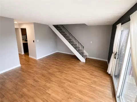 Living - 645 Villa Rd #G, Springfield, OH 45503 photo 2 of 2