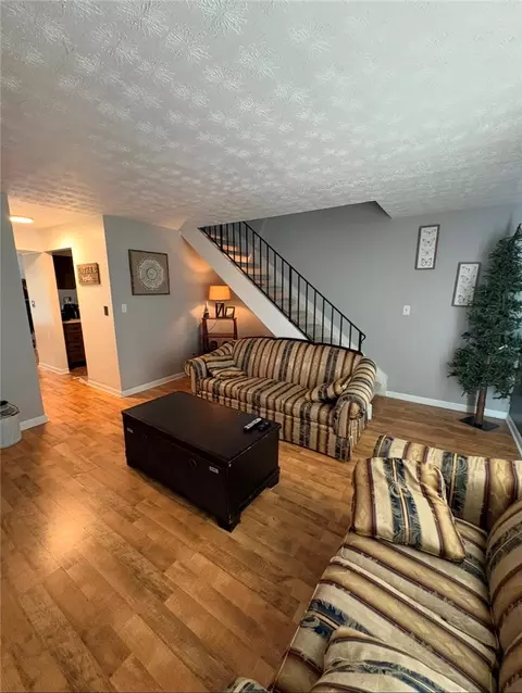 Living - 645 Villa Rd #G, Springfield, OH 45503 photo 2 of 2