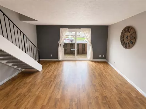 Living - 645 Villa Rd #G, Springfield, OH 45503 photo 1 of 2