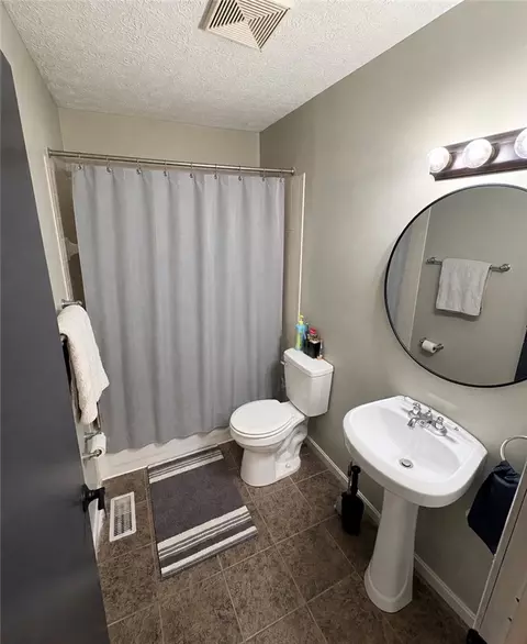 Bath - 645 Villa Rd #G, Springfield, OH 45503 photo 2 of 2