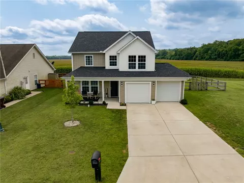 127 Pebble Stone Ln, Clarksville, OH 45113