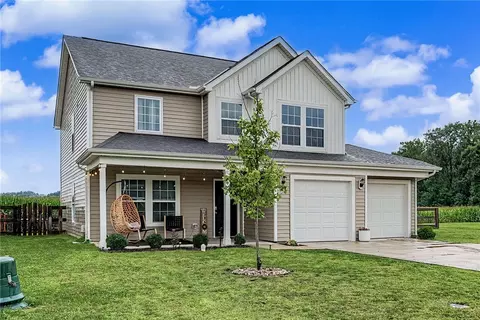 127 Pebble Stone Ln, Clarksville, OH 45113