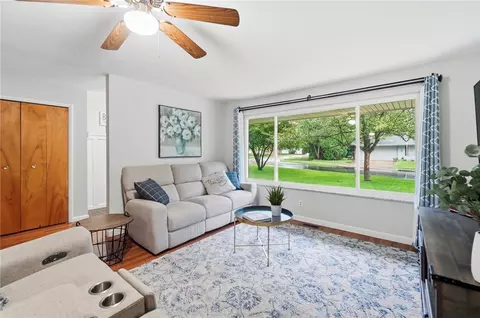 Living - 4408 Fernbrook St, Kettering, OH 45440 photo 5 of 8
