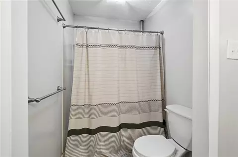 Bath - 4408 Fernbrook St, Kettering, OH 45440 photo 1 of 3