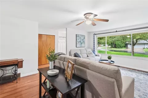 Living - 4408 Fernbrook St, Kettering, OH 45440 photo 4 of 8