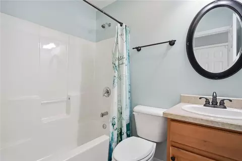 Bath - 1742 Northpoint Rd, Springfield, OH 45503 photo 7 of 10