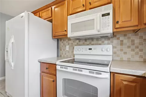 Kitchen - 1742 Northpoint Rd, Springfield, OH 45503 photo 5 of 6