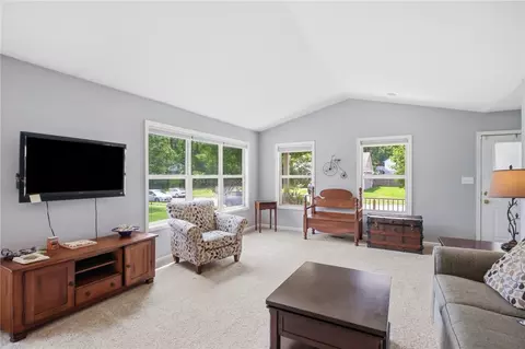 Living - 1742 Northpoint Rd, Springfield, OH 45503 photo 3 of 5