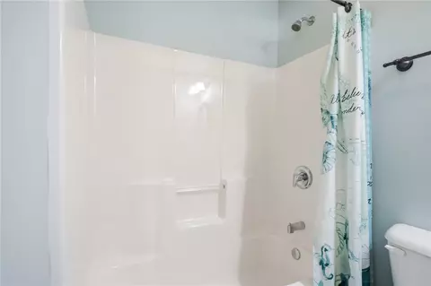 Bath - 1742 Northpoint Rd, Springfield, OH 45503 photo 8 of 10