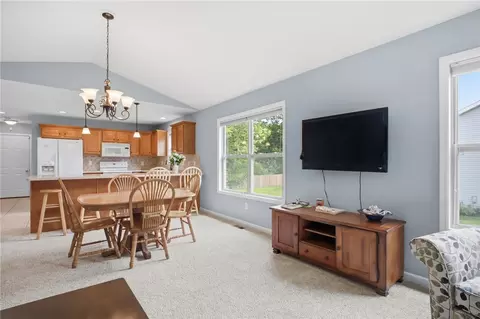 Living - 1742 Northpoint Rd, Springfield, OH 45503 photo 4 of 5