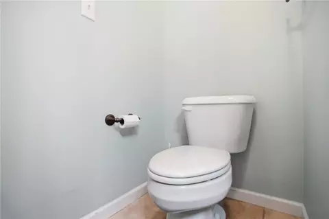 Bath - 1742 Northpoint Rd, Springfield, OH 45503 photo 4 of 10
