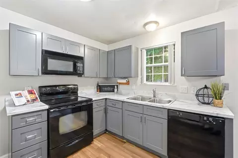 Kitchen - 7906 Mulberry St, Maineville, OH 45039 photo 2 of 4