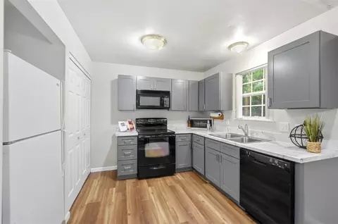 Kitchen - 7906 Mulberry St, Maineville, OH 45039 photo 1 of 4