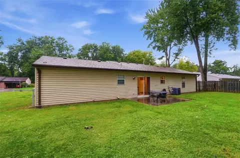 Exterior - 7906 Mulberry St, Maineville, OH 45039 photo 6 of 15