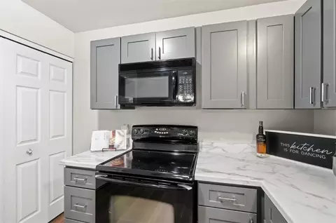 Kitchen - 7906 Mulberry St, Maineville, OH 45039 photo 4 of 4