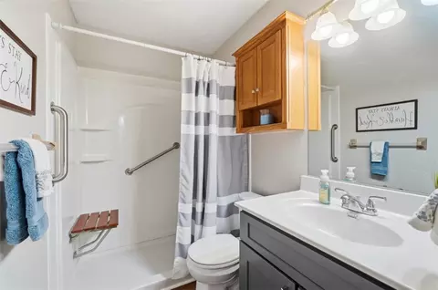 Bath - 7906 Mulberry St, Maineville, OH 45039 photo 4 of 6