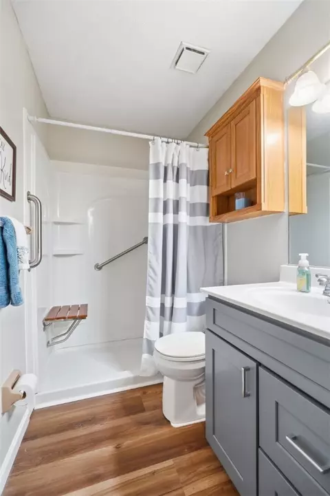 Bath - 7906 Mulberry St, Maineville, OH 45039 photo 5 of 6