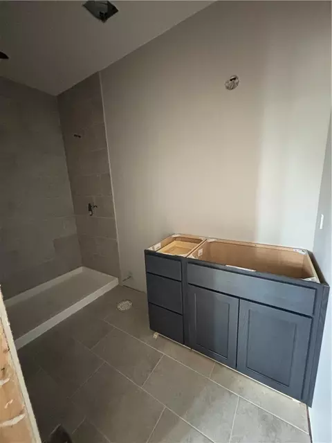 Bath - 613 Christopher Dr, Centerville, OH 45458 photo 3 of 5