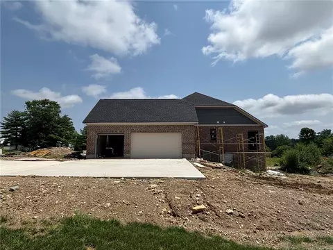 Exterior - 613 Christopher Dr, Centerville, OH 45458 photo 2 of 6