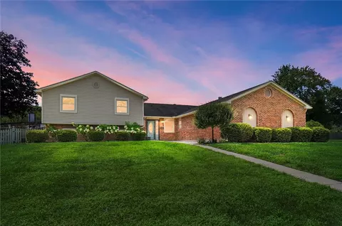 4041 Shadowleaf Dr, Bellbrook, OH 45305